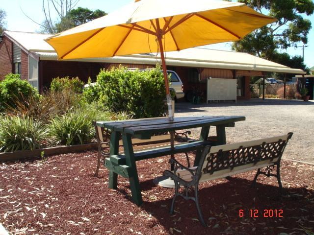 Tooleybuc Country Roads Motor Inn Экстерьер фото