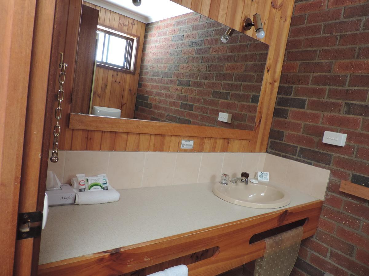 Tooleybuc Country Roads Motor Inn Экстерьер фото